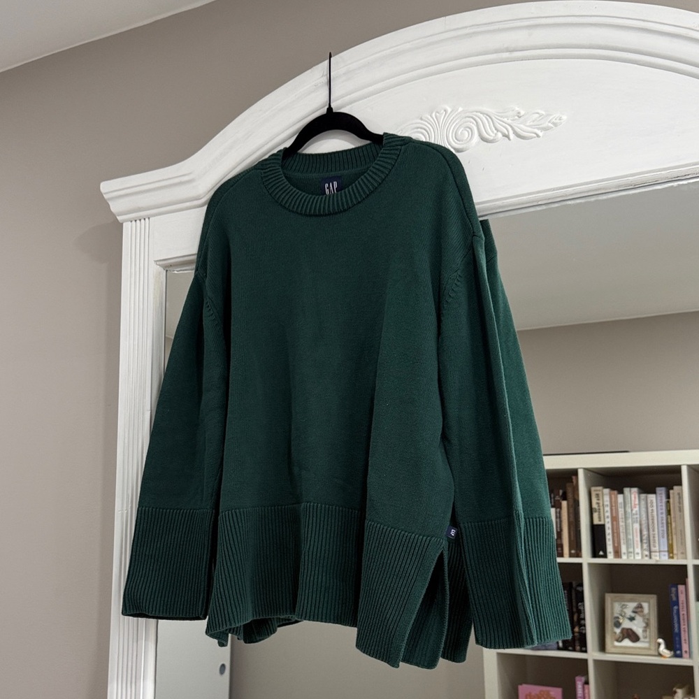 GAP Men's Deep Green Crewneck Sweater